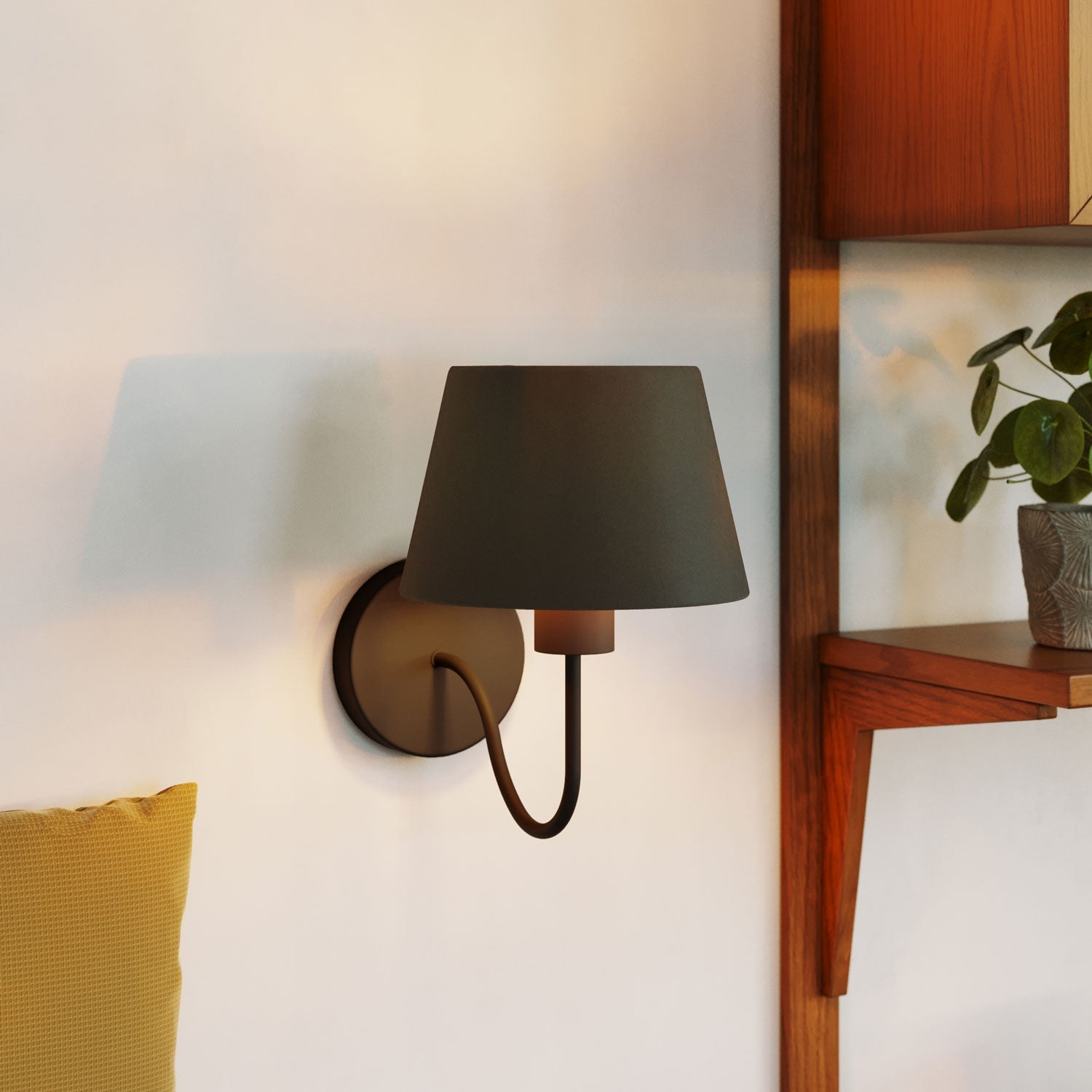 Fermaluce wall lamp with S-shaped extension and Impero lampshade - Black and gold