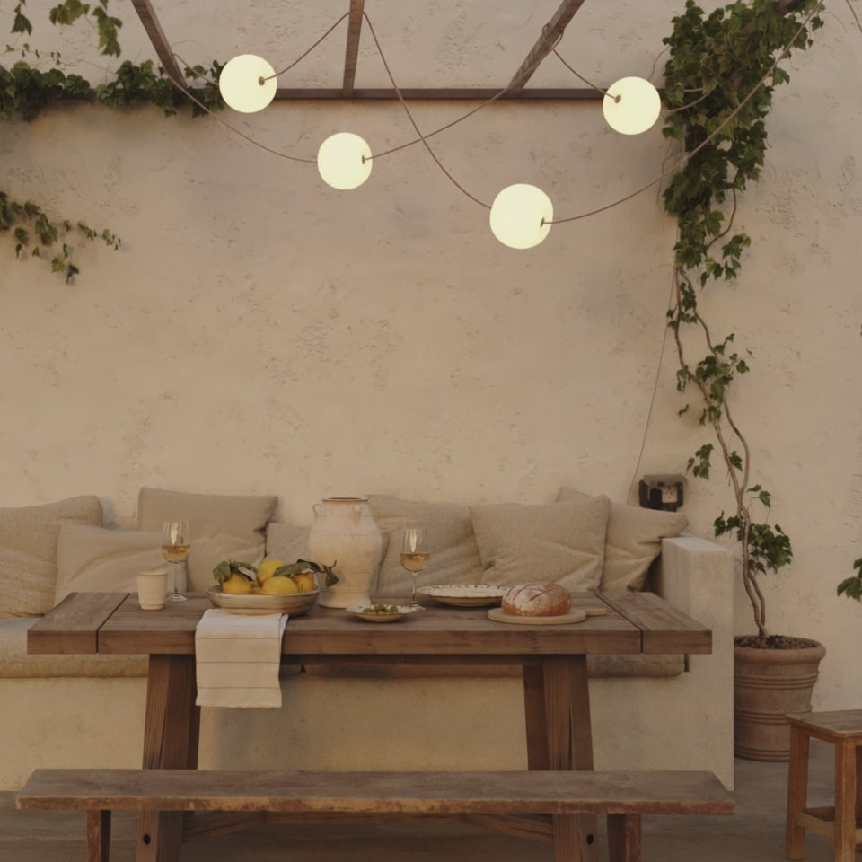 Cargar vídeo: Outdoor 4-Light String Light for wet locations White Sand, Power supply with US plug - Marina4 Cherry
